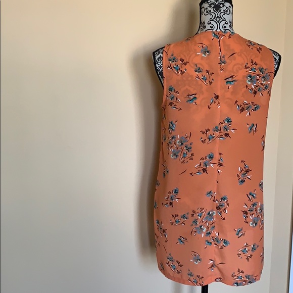 Philosophy elegant sleeveless top. - Picture 2 of 5